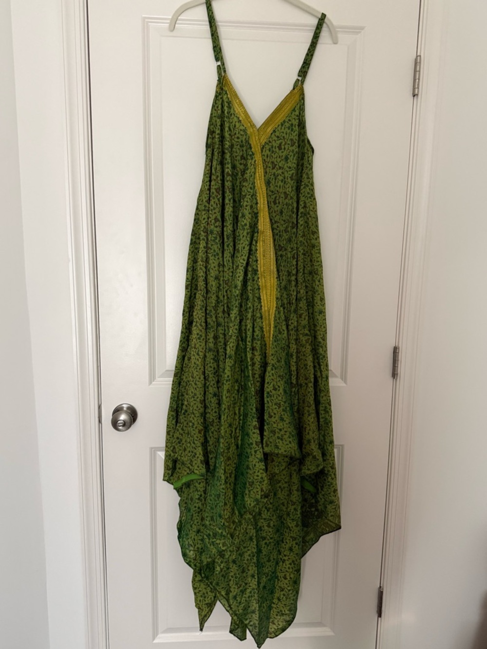 Green Flowing V-Neck Summer Dress